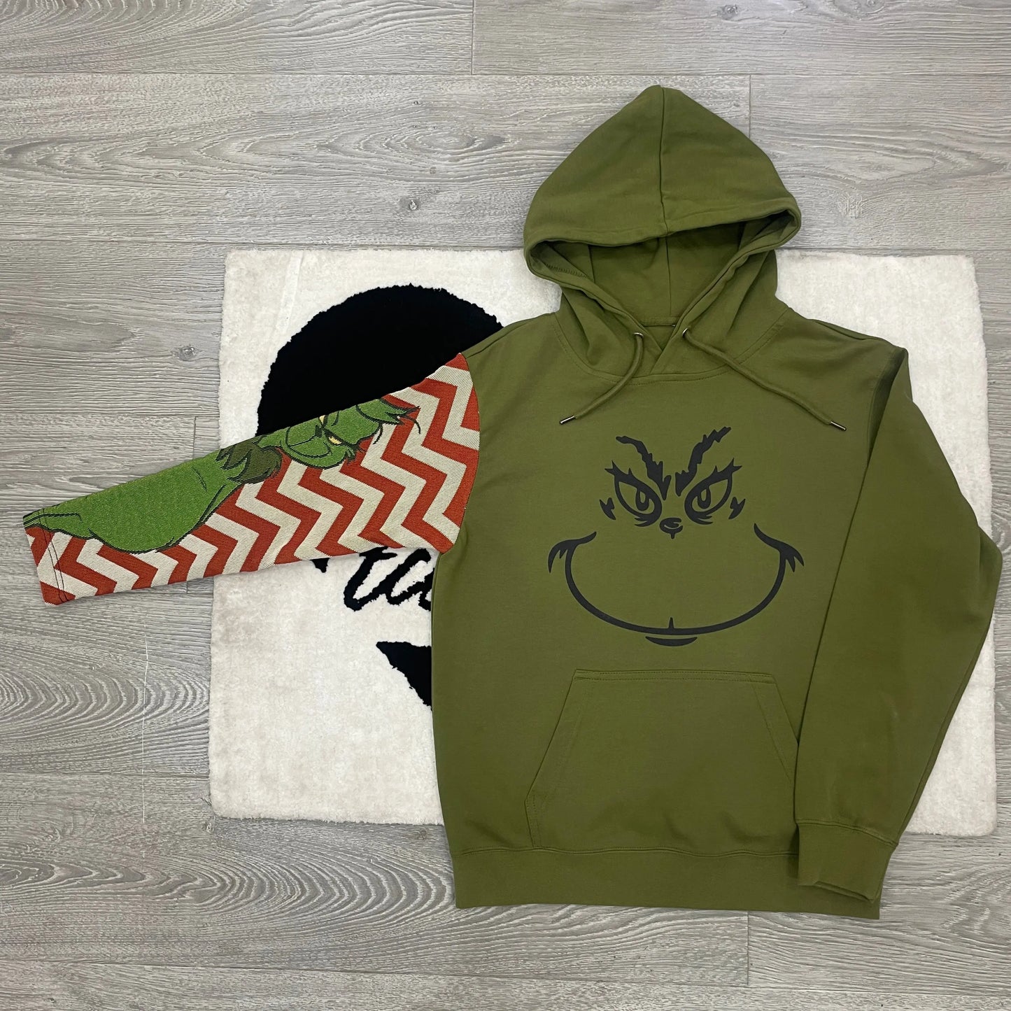 GRINCH SLEEVE TAPESTRY HOODIE Tapestryifeel