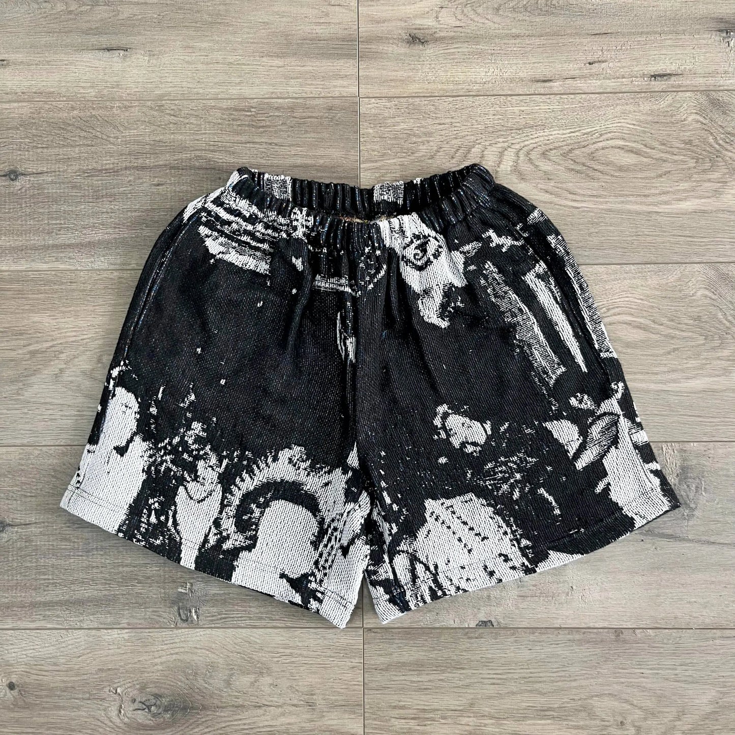 BLACK HIP TAPESTRY SHORT Tapestryifeel