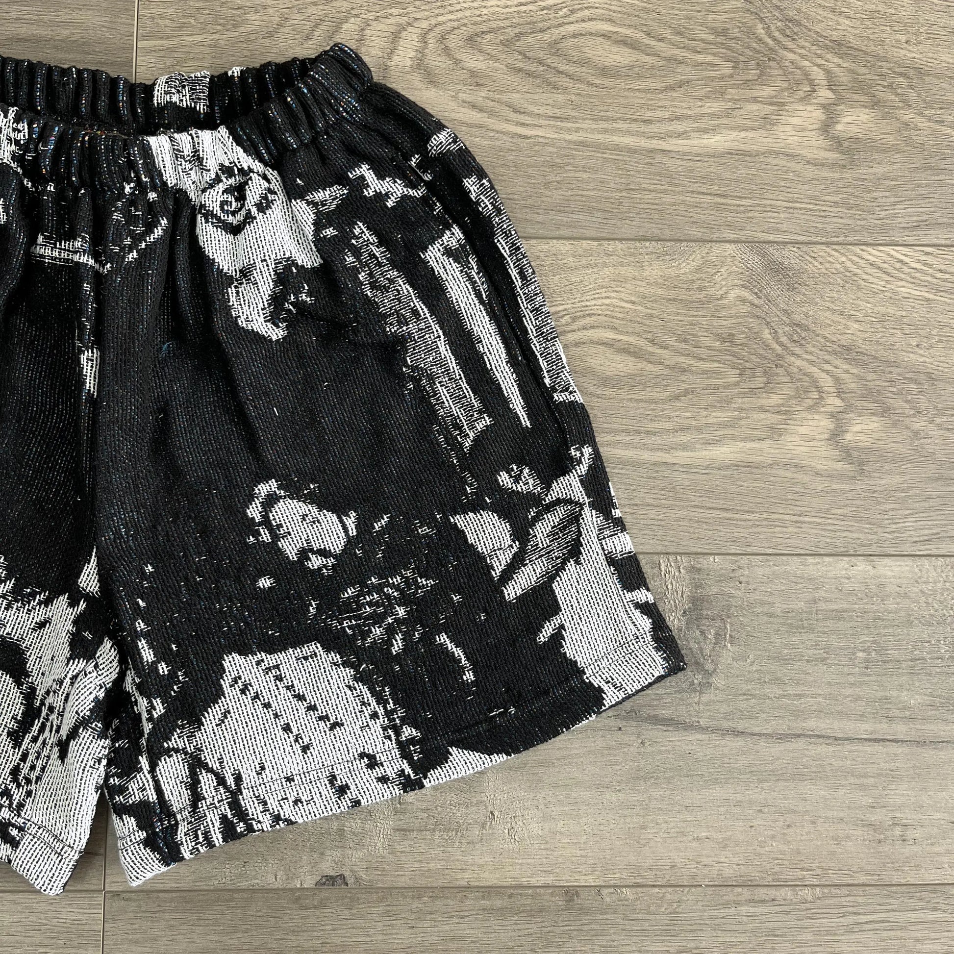 BLACK HIP TAPESTRY SHORT Tapestryifeel