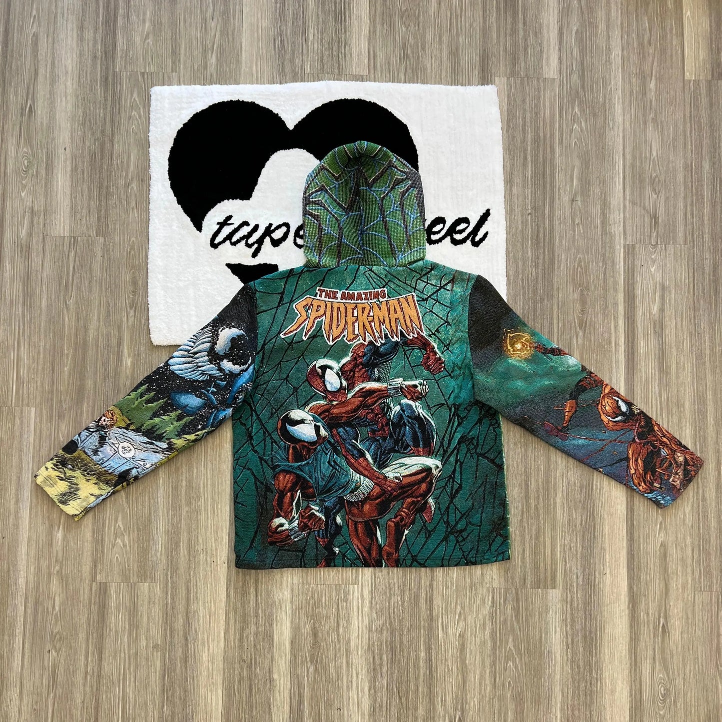 GO FIGHT! SPIDER TAPESTRY HOODIE Tapestryifeel