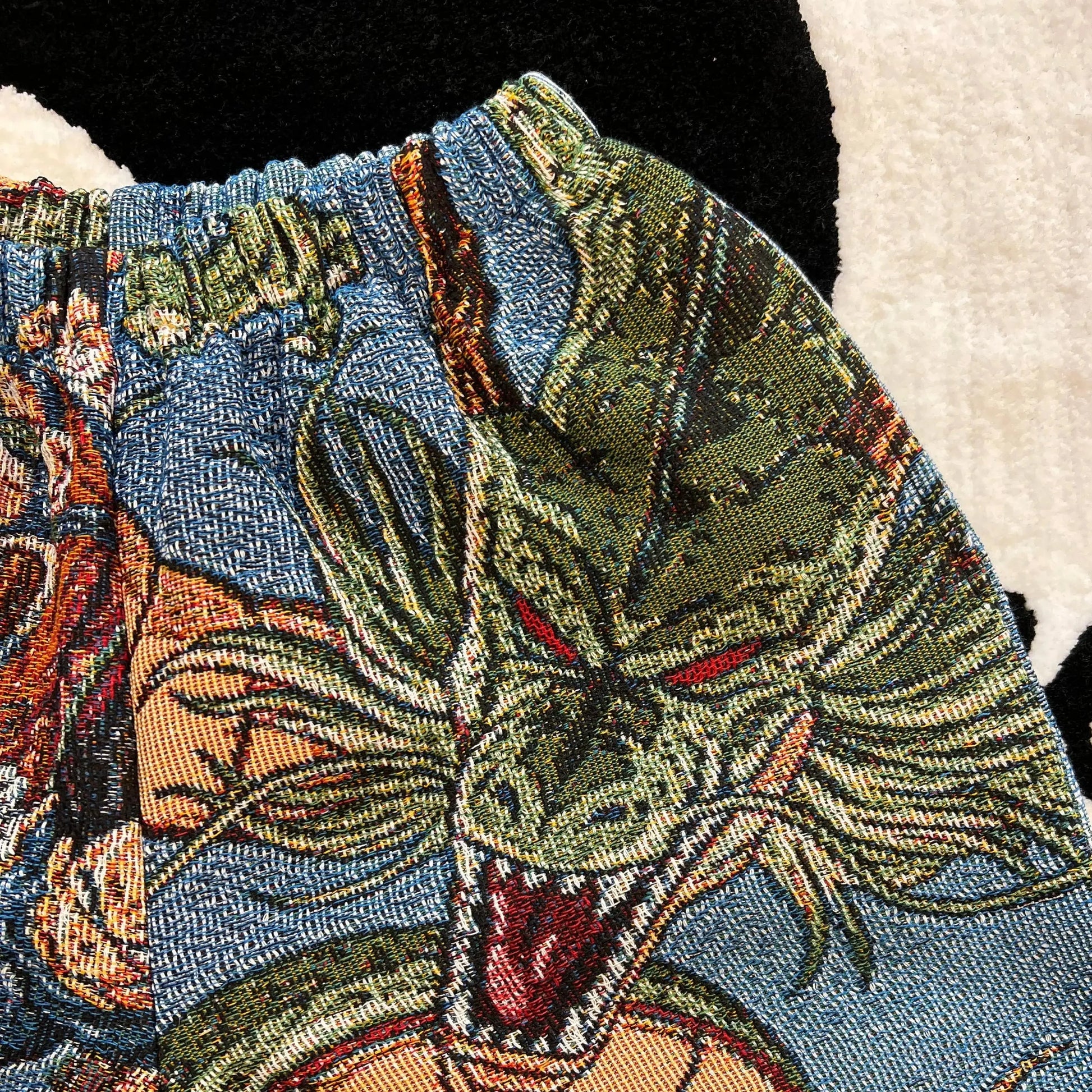 GOKU TAPESTRY SHORTS Tapestryifeel